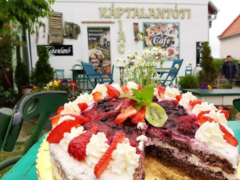 Piac Vendeghaz Hotel Kaptalantoti ภายนอก รูปภาพ